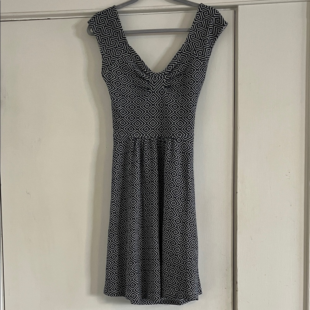 Navy and White Geo-Print V-Neck Dress With Peekaboo Back